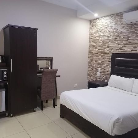 Bayside Hotel & Self Catering 110 West Street Durban Buitenkant foto