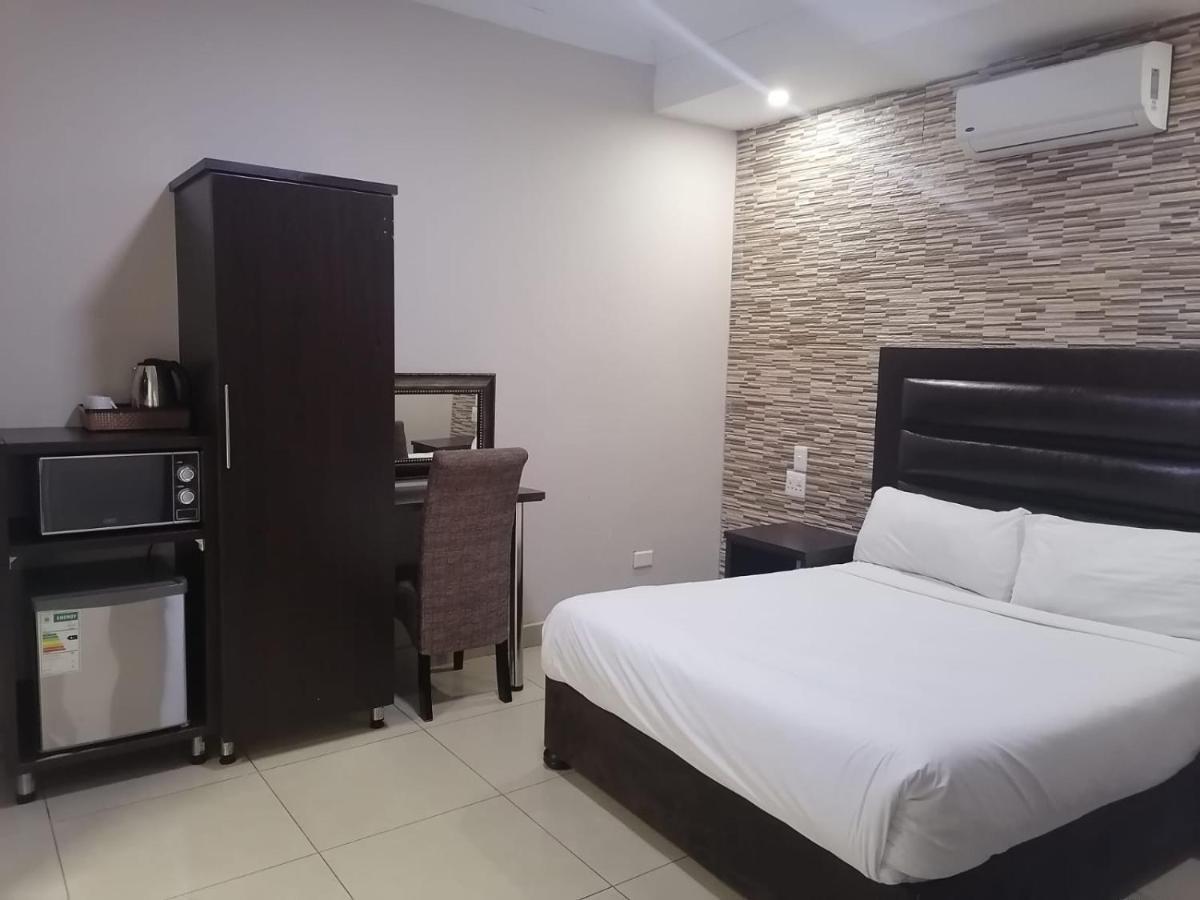 Bayside Hotel & Self Catering 110 West Street Durban Buitenkant foto